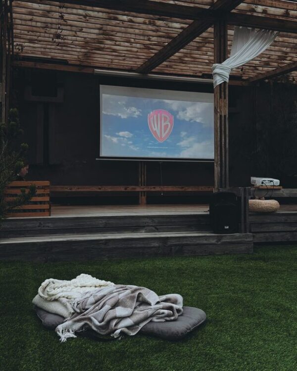 How to Plan a Cozy and Fun Screen-Light Evening